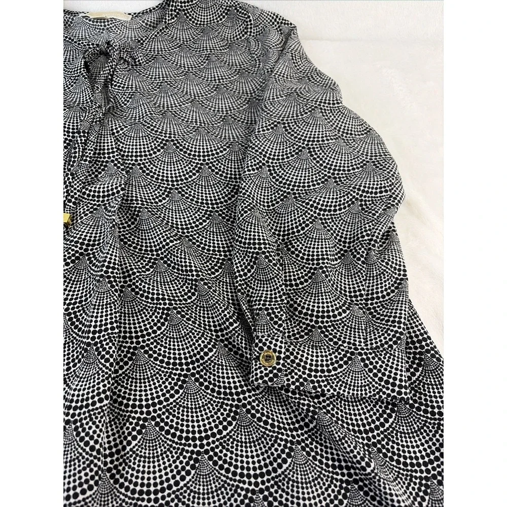 MICHAEL Michael Kors Geometric Scallop Keyhole Blouse Black White M Career Mod